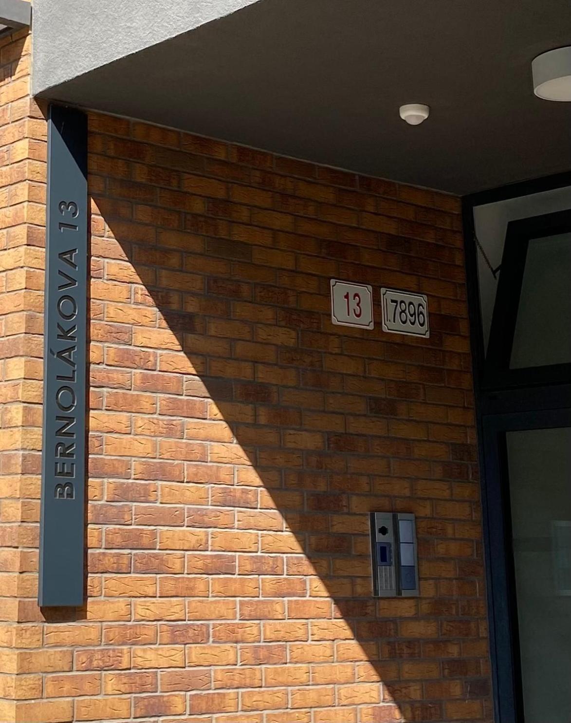 Lia Apartman - Private Parking Bratislava Exterior photo